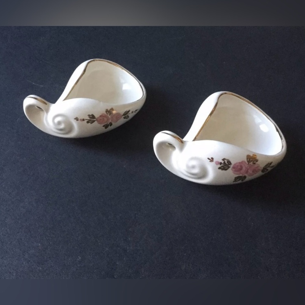 Rare Vintage Hand painted art studio set of 2, handled shells, ceramic
